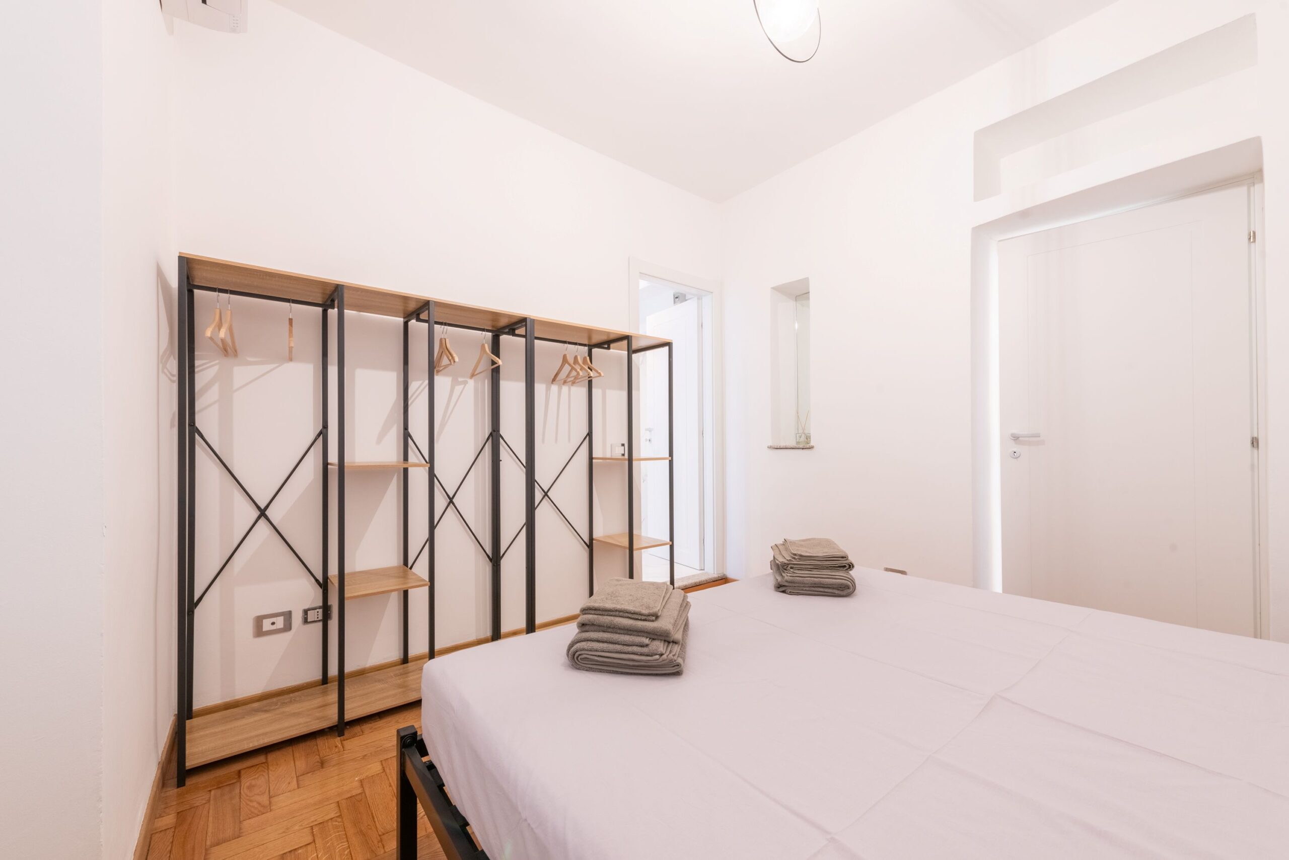 trilocale via farini camera matrimoniale e bagno Apartment in Milan - Trilocale a Milano